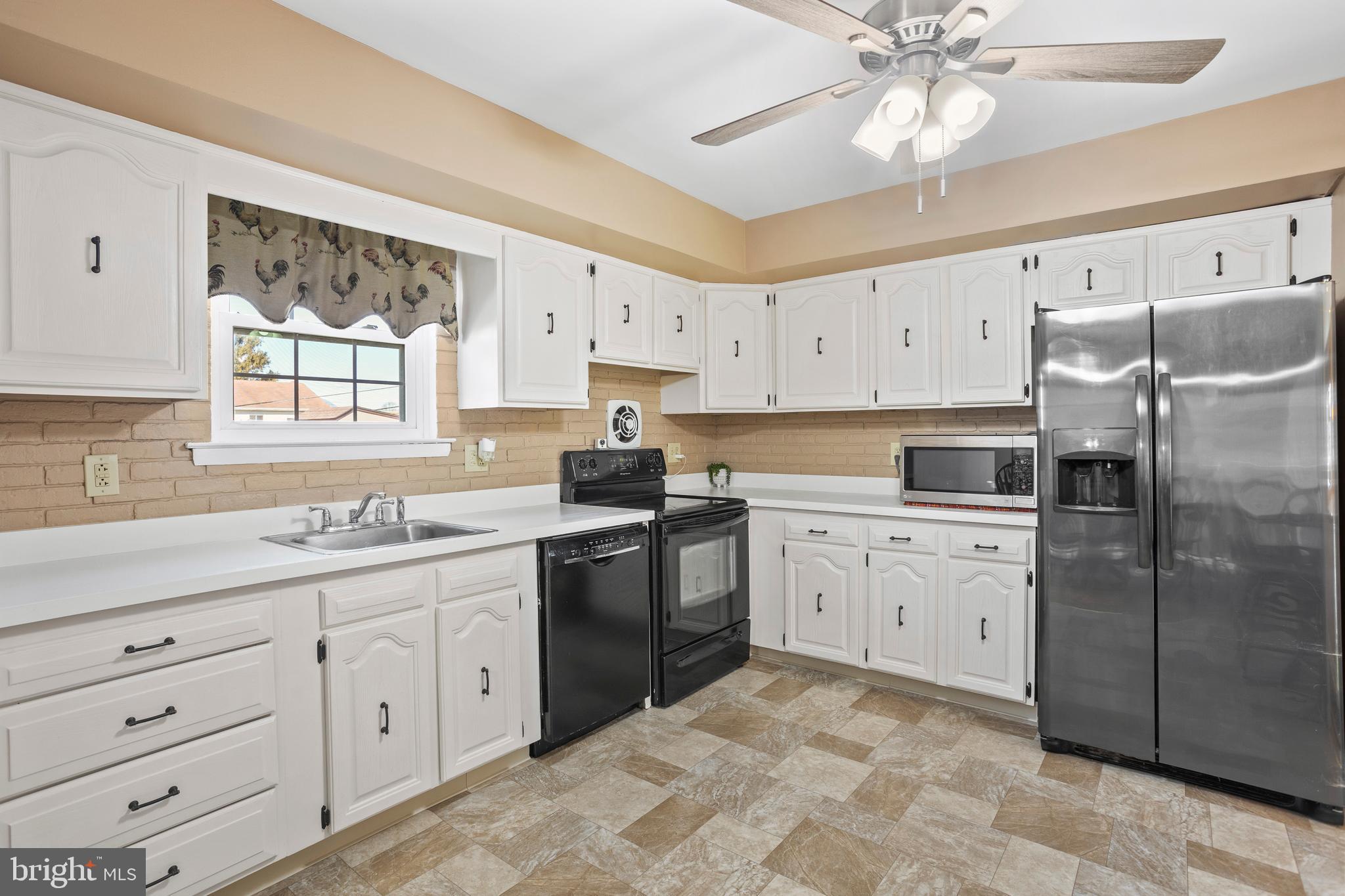 504 Rohach Road Aston, PA 19014 - Photo 3 of 25