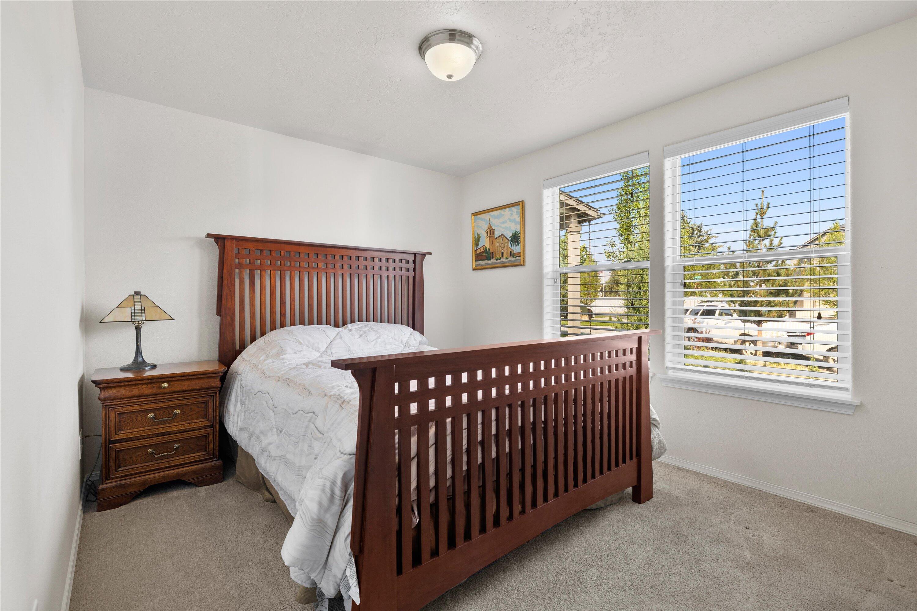 61807 Southeast Rolo Court Bend, OR 97702 - Photo 17 of 26 Guest Bedroom 1