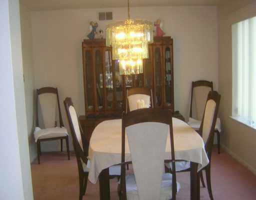 2120 Greentree Road, Unit 410E Pittsburgh, PA 15220 - Photo 3 of 4 Dining Room.