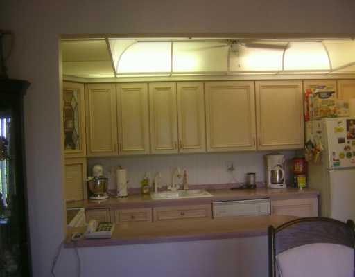 2120 Greentree Road, Unit 410E Pittsburgh, PA 15220 - Photo 4 of 4 Kitchen.