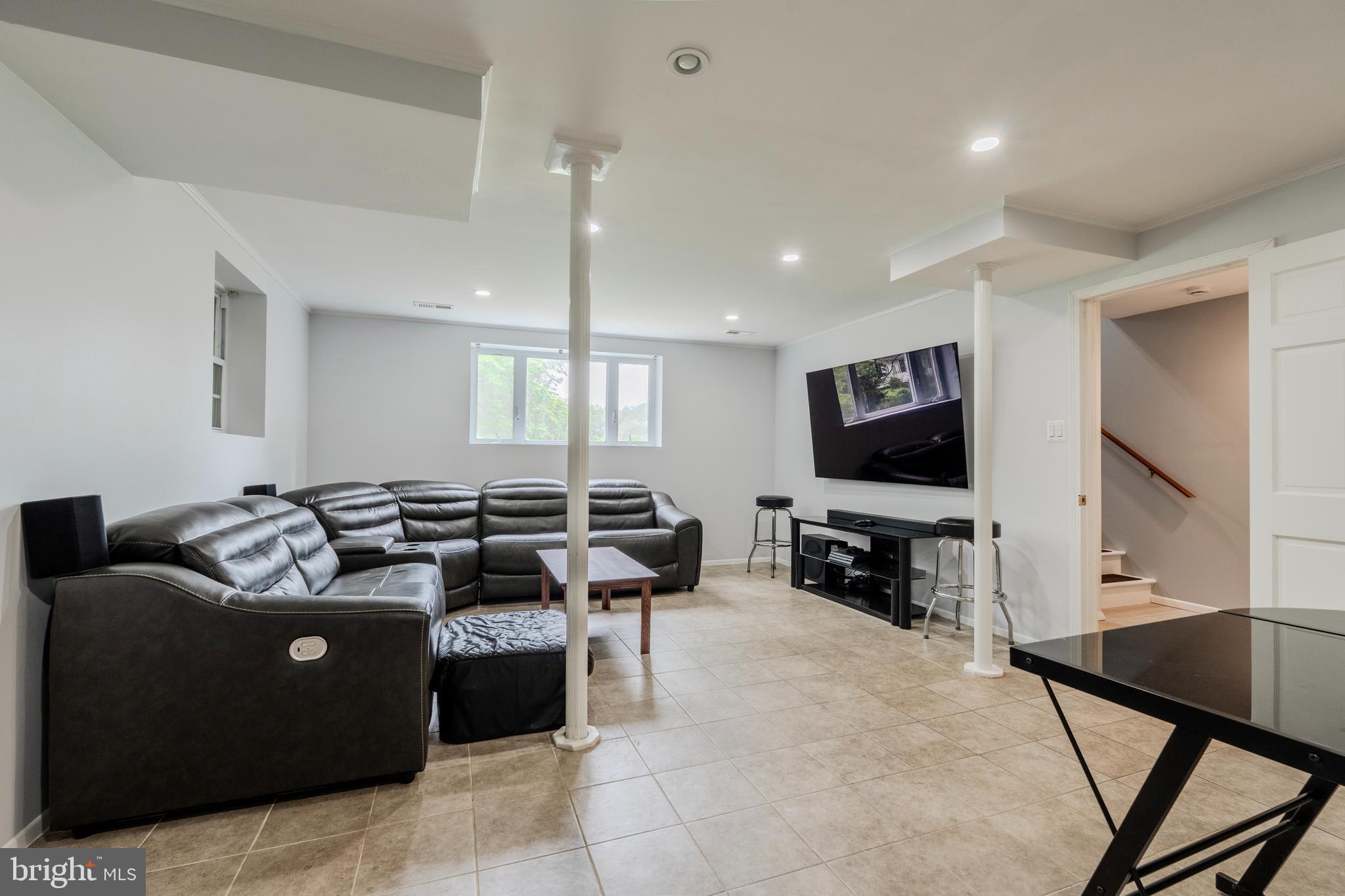 39636 Mossridge Road Aldie, VA 20105 - Photo 26 of 59 Family Room