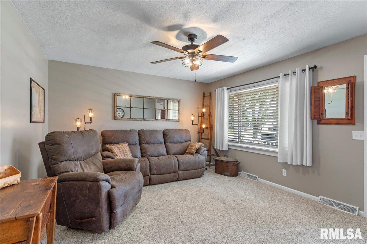 2913 Selkirk Road Springfield, IL 62702 - Photo 9 of 40