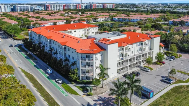 $390,000 | 10950 Northwest 82nd Street, Unit 319, Doral, FL 33178