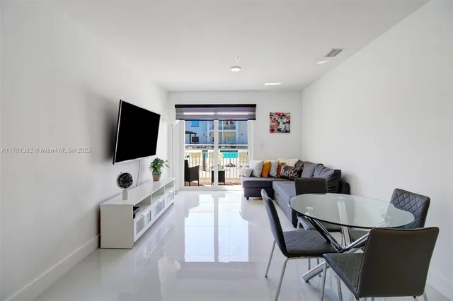 $390,000 | 10950 Northwest 82nd Street, Unit 319, Doral, FL 33178