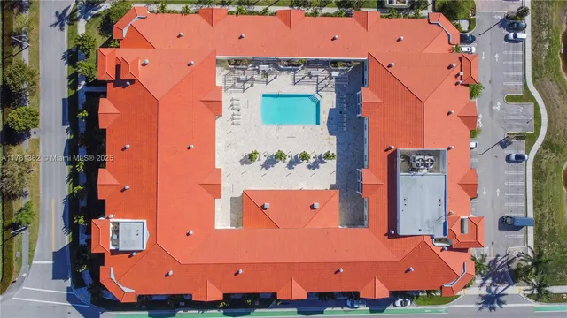 $390,000 | 10950 Northwest 82nd Street, Unit 319, Doral, FL 33178