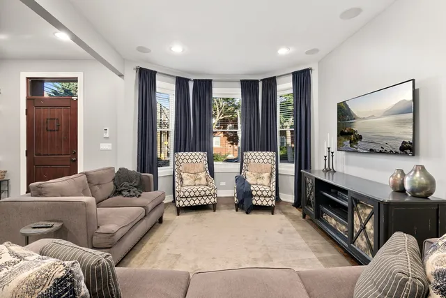 $965,000 | 3940 North Christiana Avenue, Chicago, IL 60618