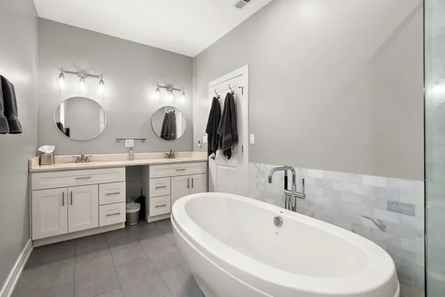 $965,000 | 3940 North Christiana Avenue, Chicago, IL 60618