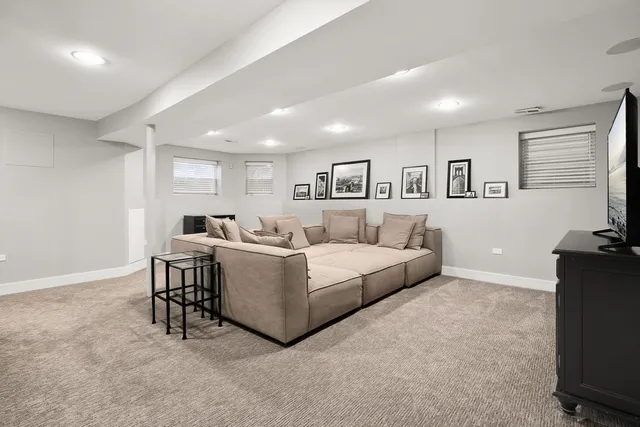 $965,000 | 3940 North Christiana Avenue, Chicago, IL 60618