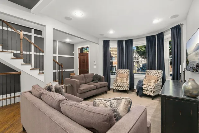 $965,000 | 3940 North Christiana Avenue, Chicago, IL 60618