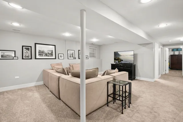 $965,000 | 3940 North Christiana Avenue, Chicago, IL 60618