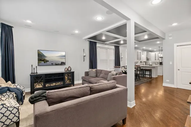 $965,000 | 3940 North Christiana Avenue, Chicago, IL 60618