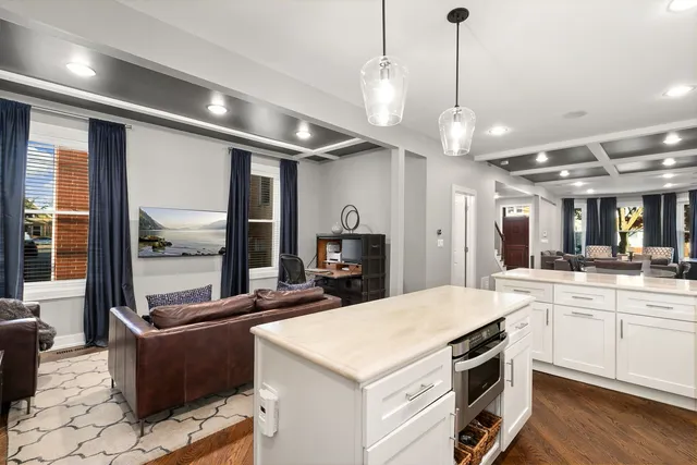 $965,000 | 3940 North Christiana Avenue, Chicago, IL 60618