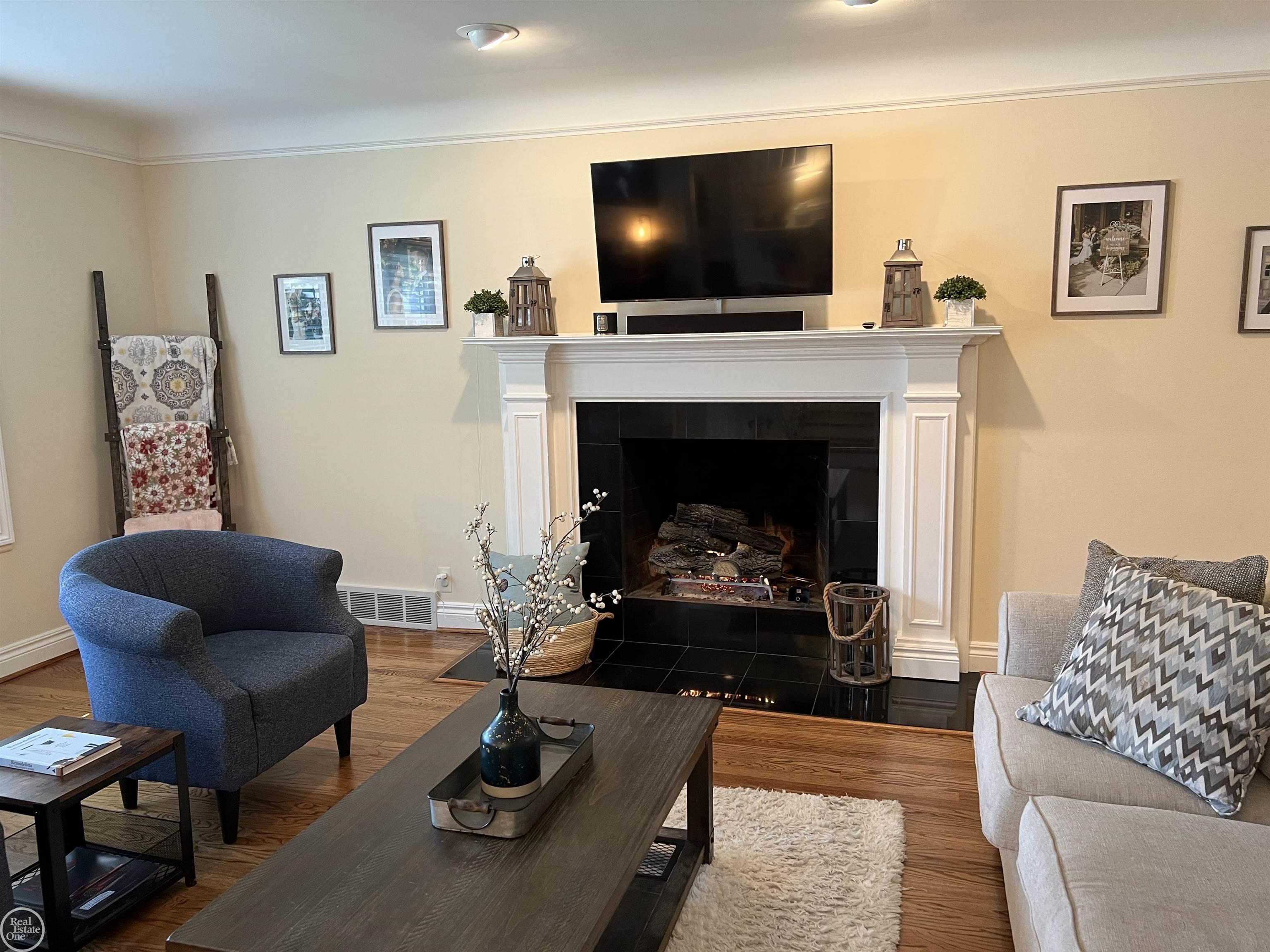 1870 Prestwick Road Grosse Pointe Woods, MI 48236 - Photo 17 of 66