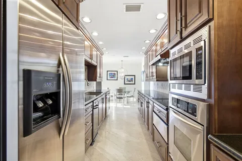 $825,000 | 3350 McCue Road, Unit 2402, Houston, TX 77056