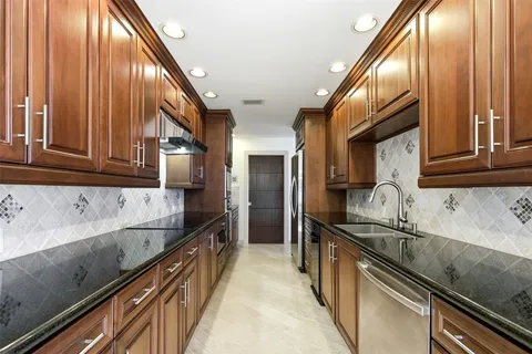 $825,000 | 3350 McCue Road, Unit 2402, Houston, TX 77056