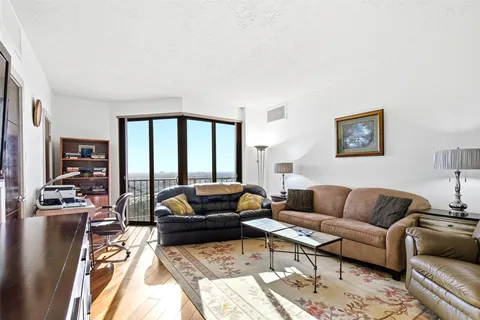 $825,000 | 3350 McCue Road, Unit 2402, Houston, TX 77056