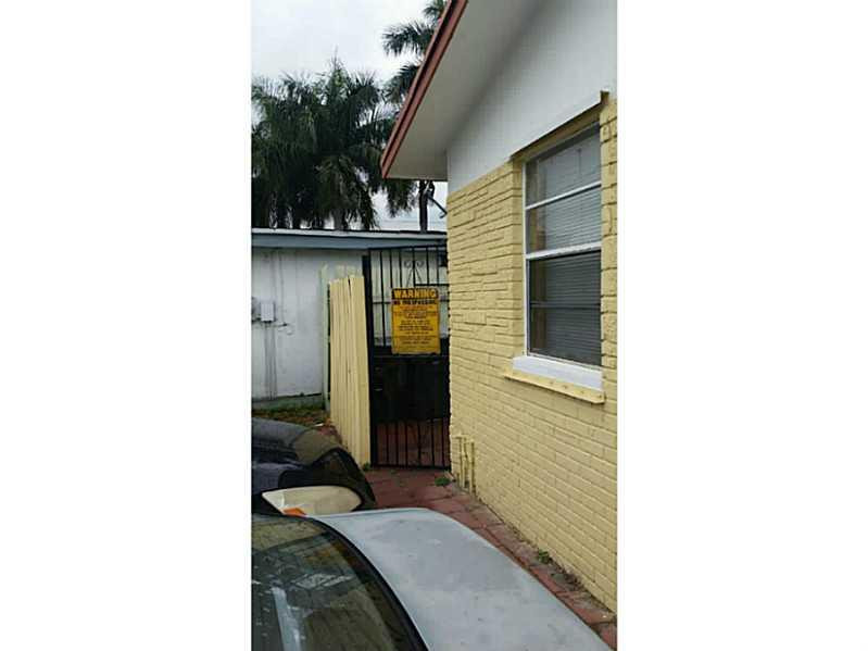 1013 Foster Road, Unit 13 Hallandale Beach, FL 33009 - Photo 14 of 26 Exterior Front