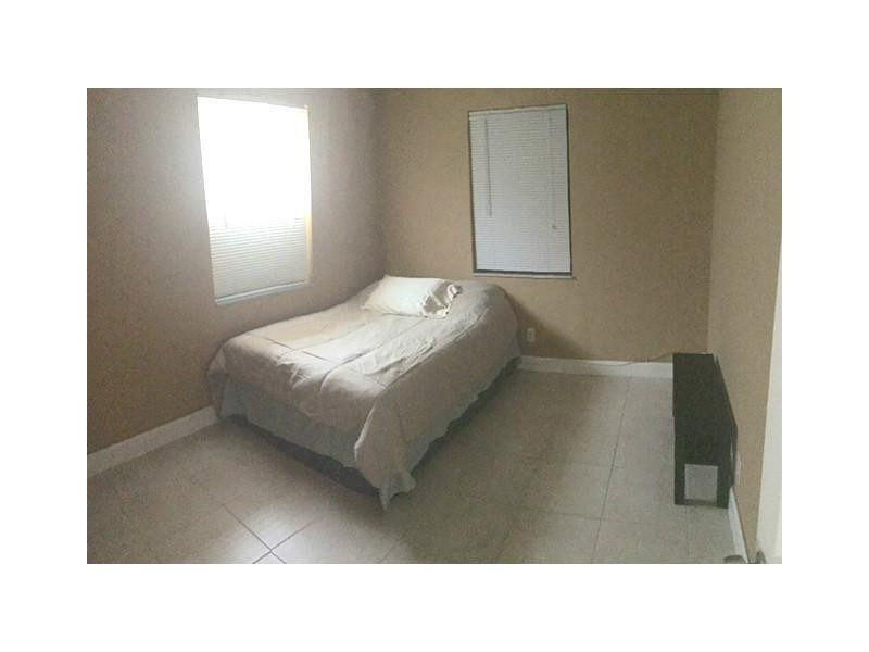 1013 Foster Road, Unit 13 Hallandale Beach, FL 33009 - Photo 19 of 26 Bedroom
