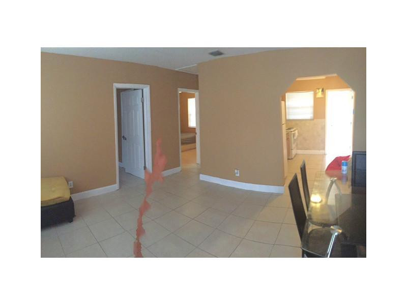 1013 Foster Road, Unit 13 Hallandale Beach, FL 33009 - Photo 24 of 26 Exterior Front