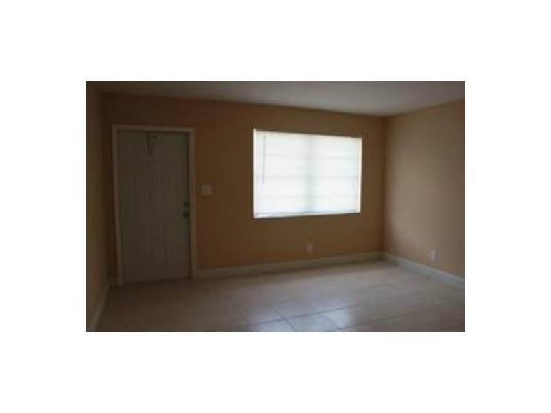 1013 Foster Road, Unit 13 Hallandale Beach, FL 33009 - Photo 4 of 26 Bedroom Master