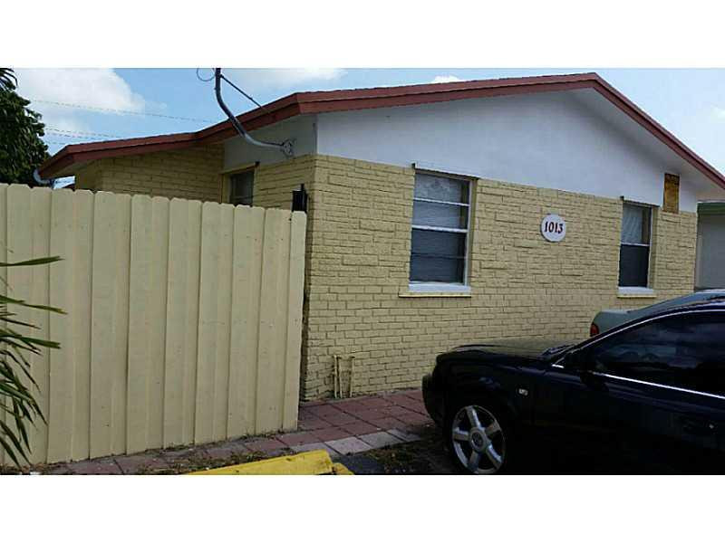 1013 Foster Road, Unit 13 Hallandale Beach, FL 33009 - Photo 10 of 26 Exterior Front