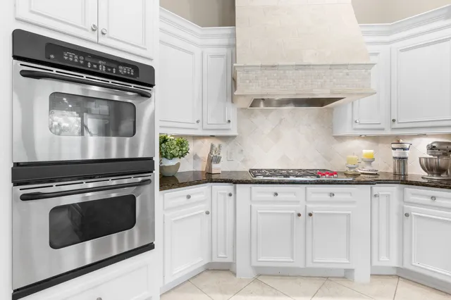 $1,400,000 | 30 Midday Sun Place, The Woodlands, TX 77382