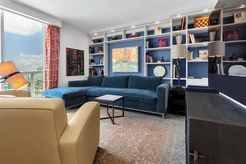 $2,295,000 | 10 Venetian Way, Unit 904, Miami Beach, FL 33139