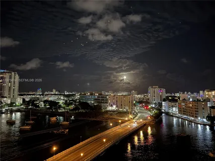 $2,150,000 | 10 Venetian Way, Unit 904, Miami Beach, FL 33139