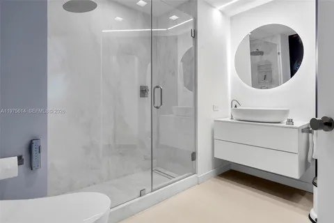 $2,295,000 | 10 Venetian Way, Unit 904, Miami Beach, FL 33139