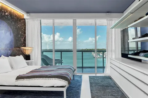$2,295,000 | 10 Venetian Way, Unit 904, Miami Beach, FL 33139