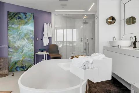 $2,295,000 | 10 Venetian Way, Unit 904, Miami Beach, FL 33139