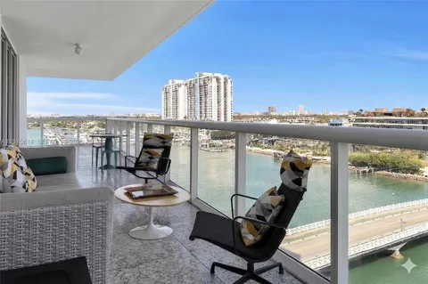 $2,295,000 | 10 Venetian Way, Unit 904, Miami Beach, FL 33139