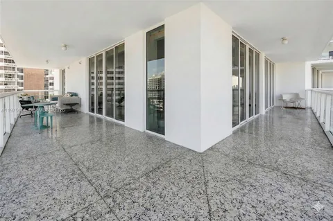 $2,295,000 | 10 Venetian Way, Unit 904, Miami Beach, FL 33139