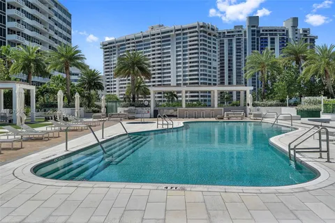 $2,295,000 | 10 Venetian Way, Unit 904, Miami Beach, FL 33139