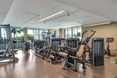 $2,295,000 | 10 Venetian Way, Unit 904, Miami Beach, FL 33139