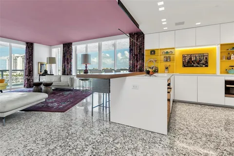 $2,295,000 | 10 Venetian Way, Unit 904, Miami Beach, FL 33139