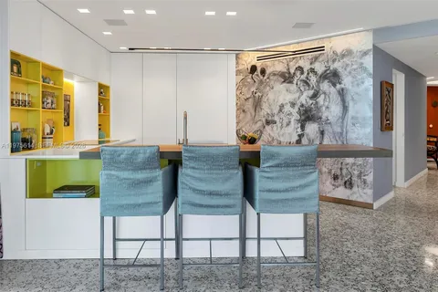 $2,295,000 | 10 Venetian Way, Unit 904, Miami Beach, FL 33139