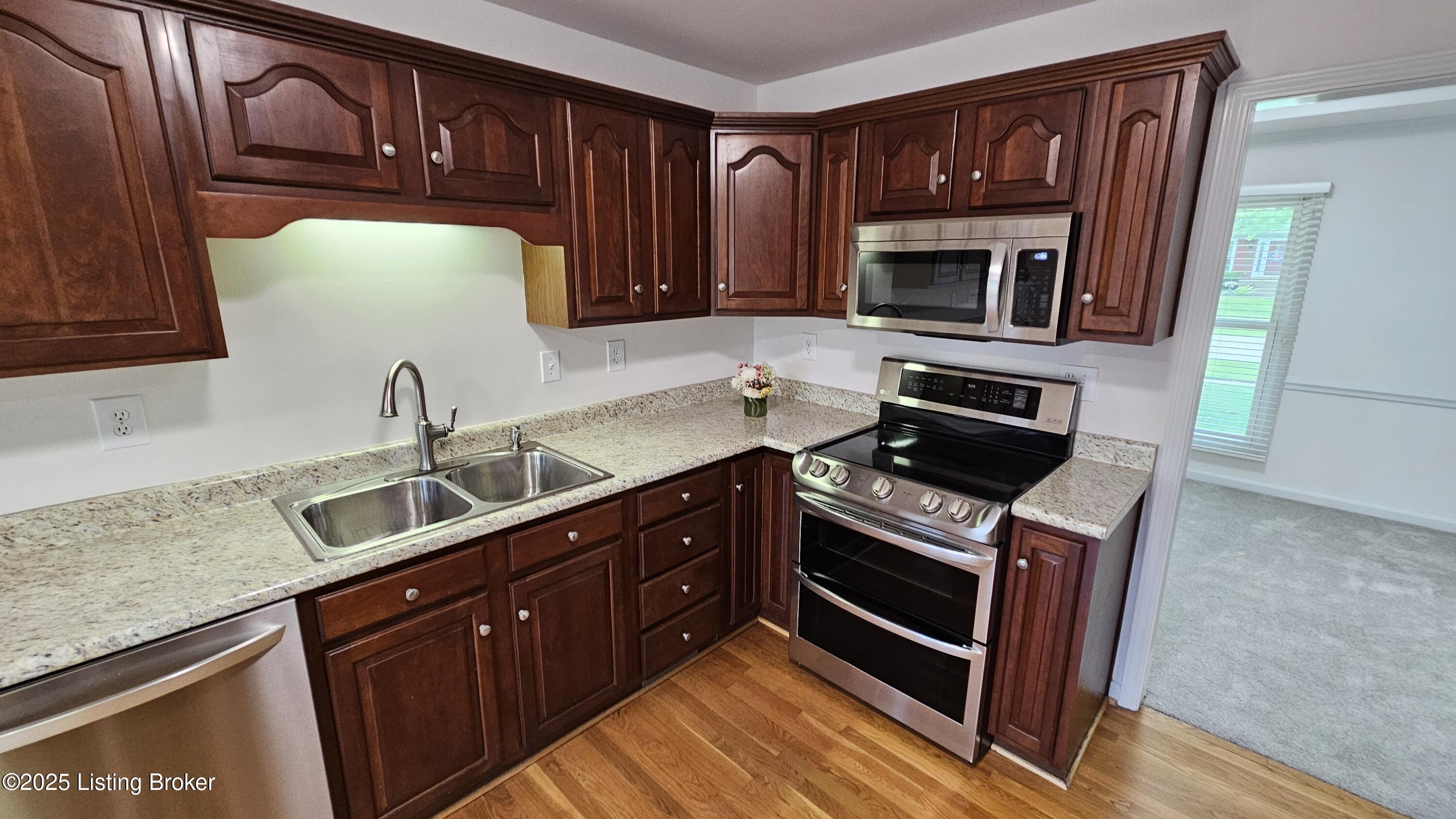 8113 Rome Beauty Way Louisville, KY 40228 - Photo 20 of 103 Kitchen