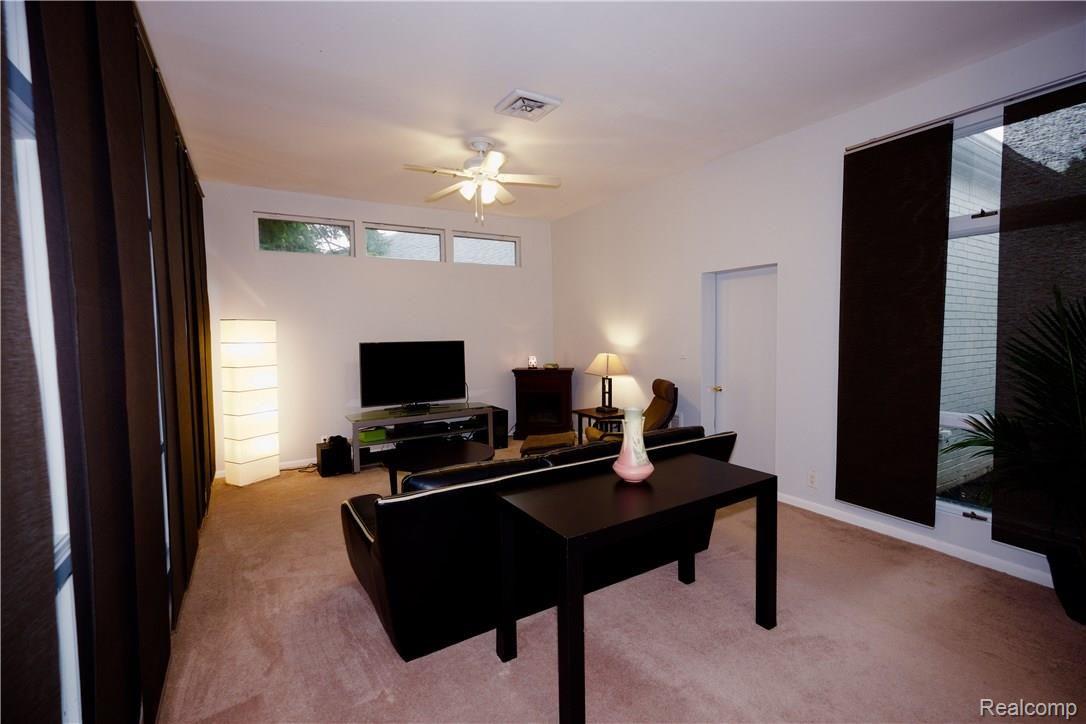1749 East Maple Road Birmingham, MI 48009 - Photo 6 of 19 DSCF2625.jpg