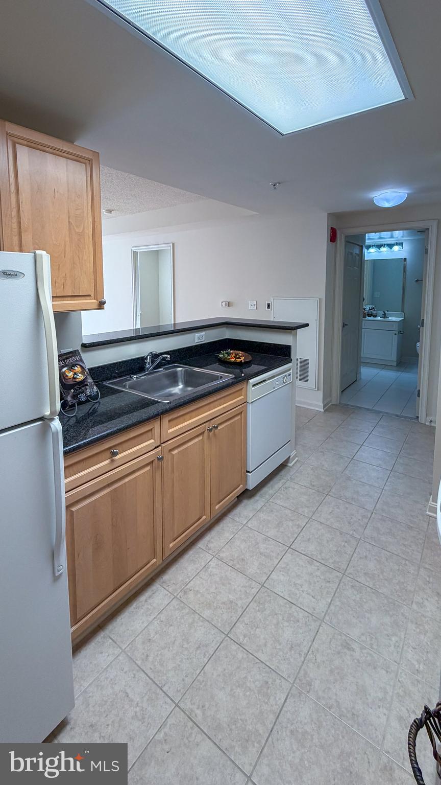 2726 Gallows Road, Unit 417 Vienna, VA 22180 - Photo 8 of 28 Kitchen