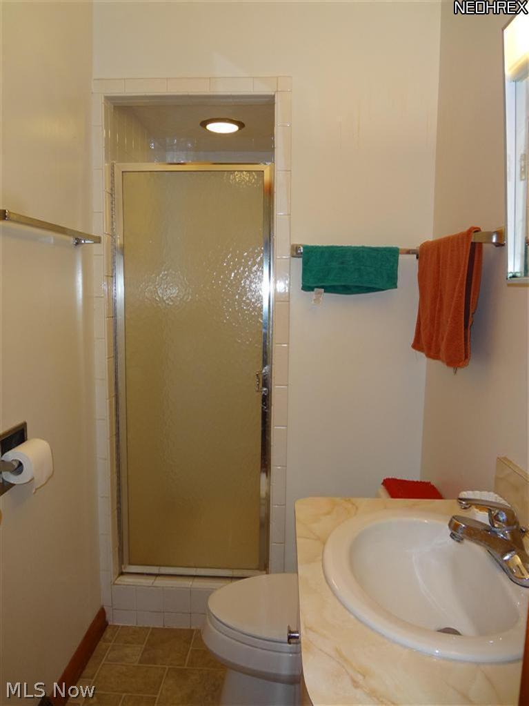 1409 East Strub Road Sandusky, OH 44870 - Photo 9 of 11 Full bath #2.