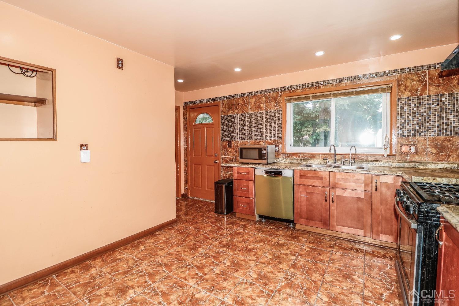 80 Calvert Avenue West Edison, NJ 08820 - Photo 14 of 47 Gallery Image 14