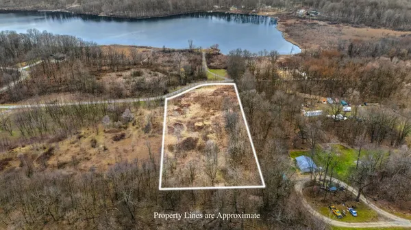 $76,500 | 15 Long Lake Drive, Unit 15, Cassopolis, MI 49031