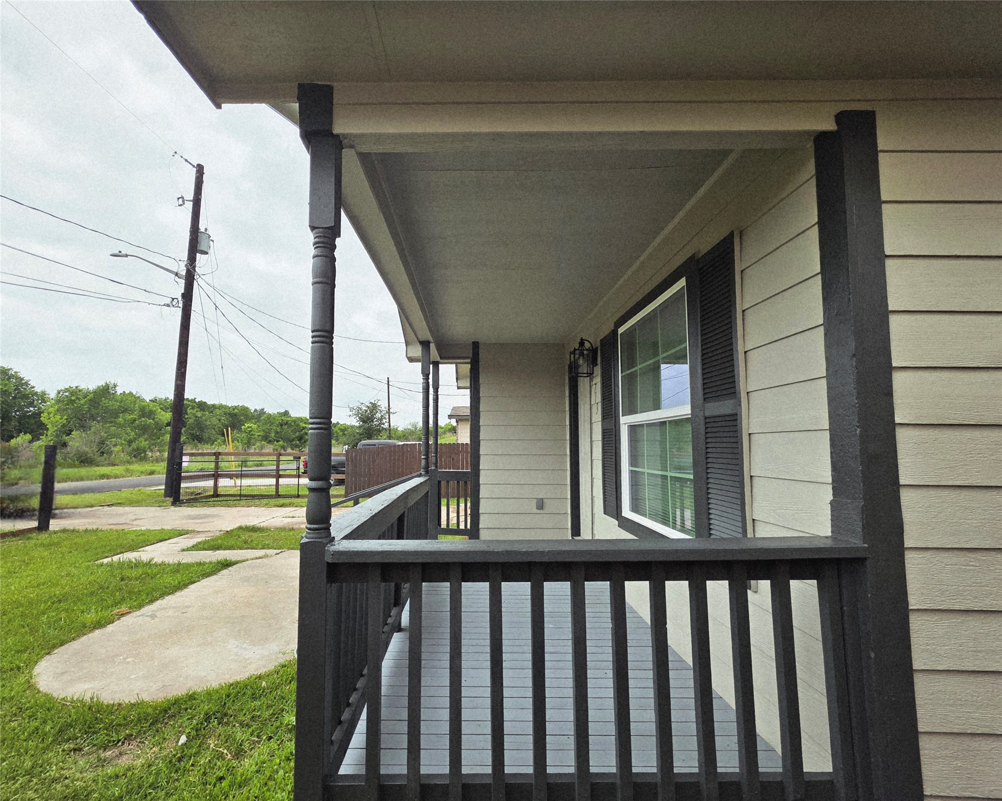 9713 Yuma Street Houston, TX 77029 - Photo 2 of 18 Front covered porch