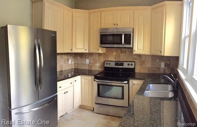 65 Wellesley Drive Pleasant Ridge, MI 48069 - Photo 13 of 24 FullSizeRender-5.jpg
