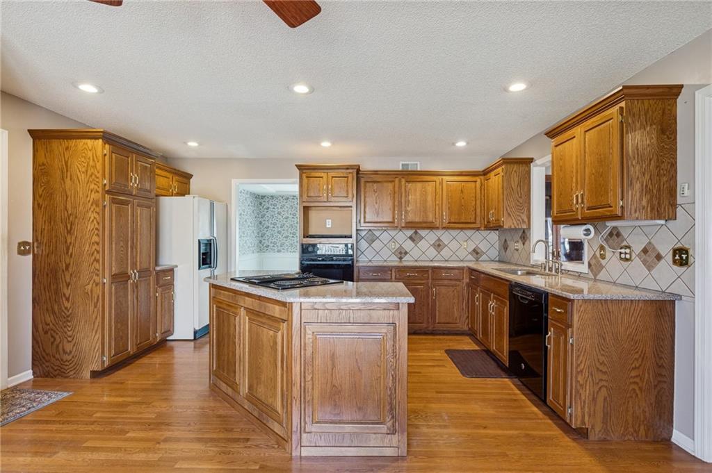 15424 Poplar Street Basehor, KS 66007 - Photo 14 of 50