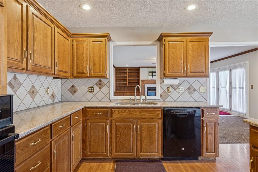 15424 Poplar Street Basehor, KS 66007 - Photo 17 of 50