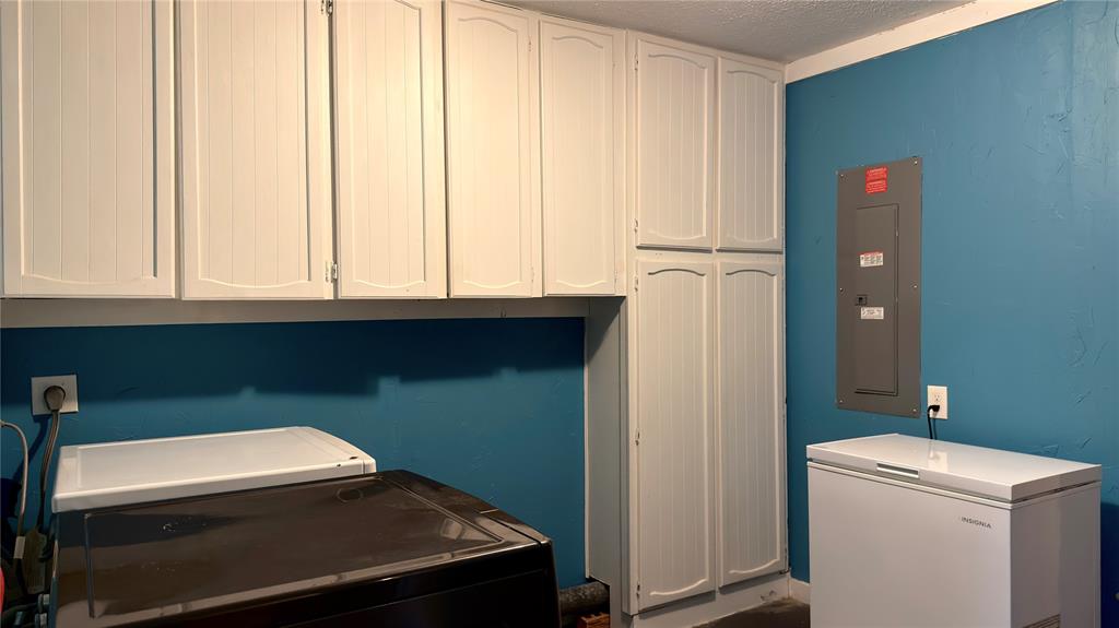2510 Dewitt Street Irving, TX 75062 - Photo 14 of 17 a utility room with dryer and washer