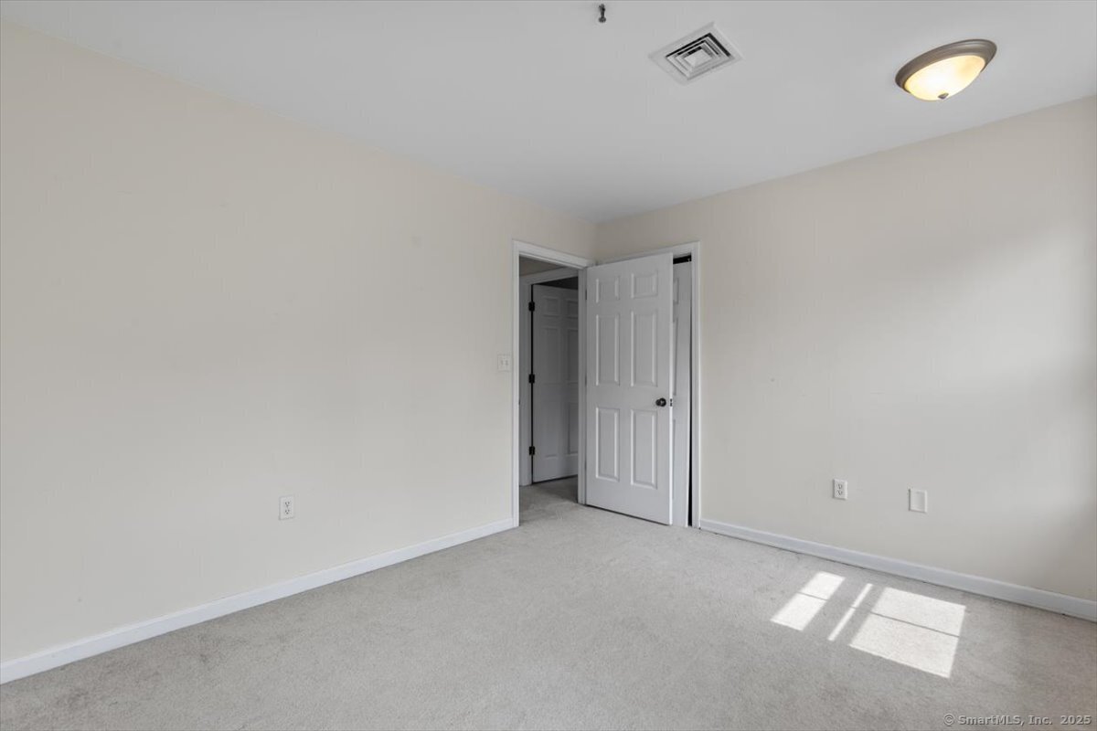 677 Quinnipiac Avenue, Unit 9 New Haven, CT 06513 - Photo 27 of 36 a view of an empty room