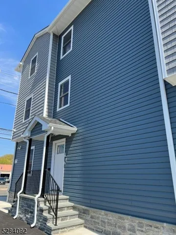 $2,800 | 421 Haledon Avenue, Unit 1, Haledon, NJ 07508